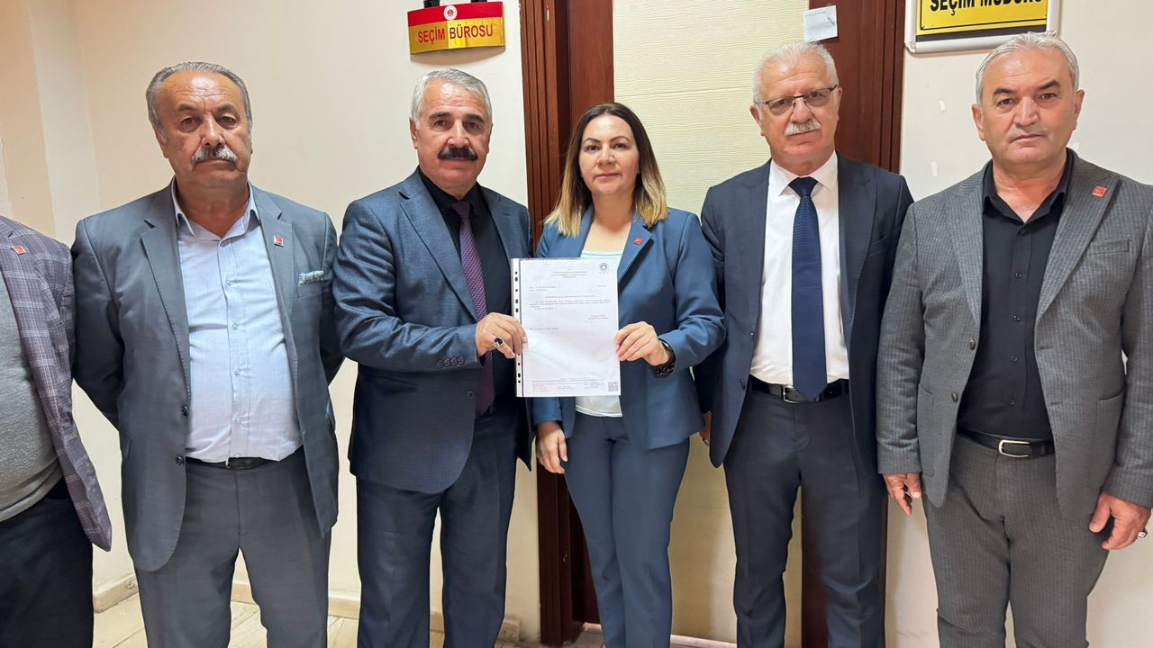 CHP Hakkari İl Başkanı Çakırbeyli mazbatasını aldı