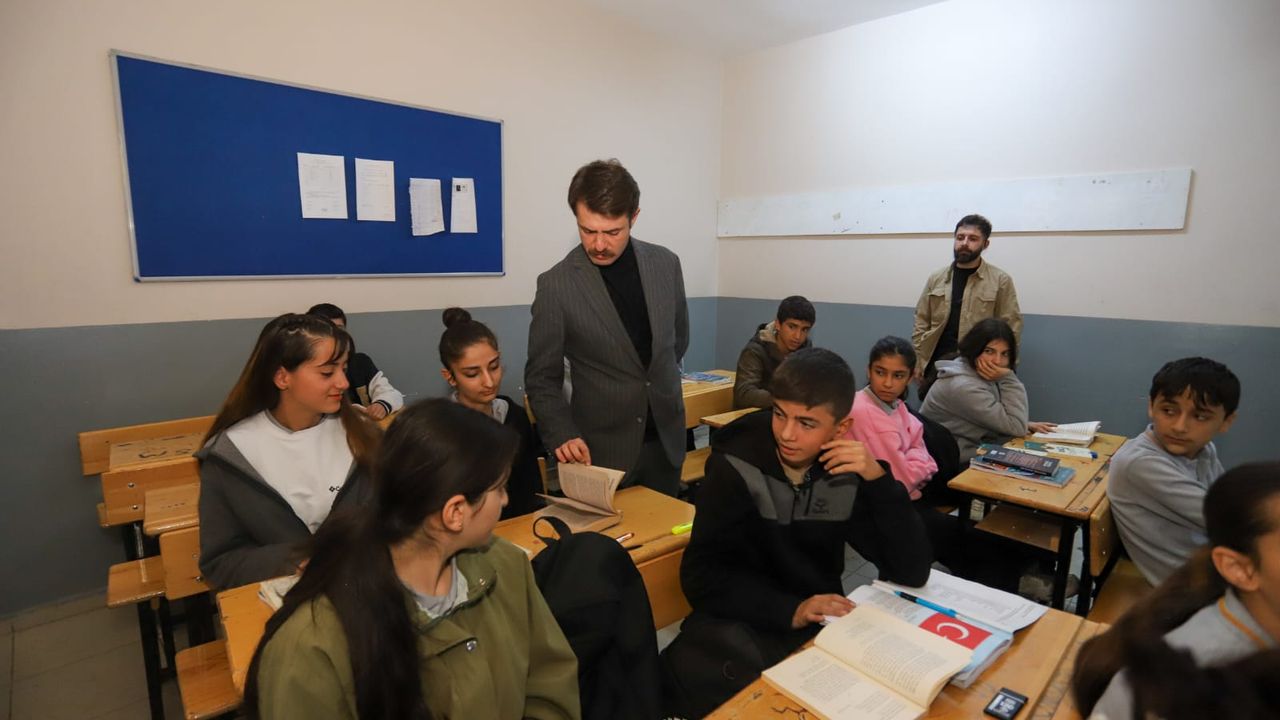 Kaymakam Cebeci Şehit Jandarma Üsteğmen Adnan Bahat Çok Programlı Anadolu Lisesi’ni Ziyaret Etti