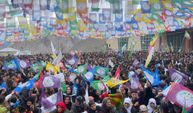 Hakkari'de Newroz’u binler kutladı