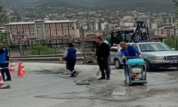 Bozulan Yollarda Asfalt Yama Çalışmaları Sürüyor