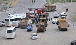 Çukurca yolunda Askeri araç devrildi: 12 Yaralı
