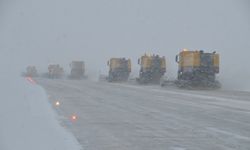Sağanak yağış Yüksekova’da hava trafiğini olumsuz etkiledi