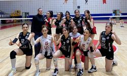 Hakkari Kadın Voleybol Takımı Sezonu Galibiyetle Kapattı