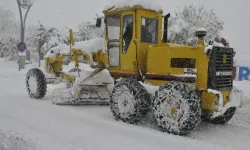 Hakkari’de 5 Köy ve 17 Mezra Yolu Ulaşıma Kapandı, Karla Mücadele Çalışmaları Sürüyor