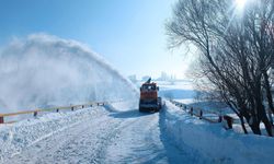 Kar Yağışı Sonrası Hakkari’de Ulaşım Çalışmaları Sürüyor
