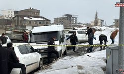 Yüksekova’da kendini silahla vuran Genç Hayatını Kaybetti