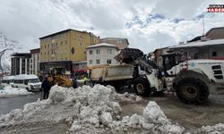 Hakkari'de geceli gündüzlü karla mücadele sürüyor