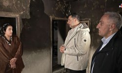 Başkan Şakar, Evi Yanan Aileyi Yalnız Bırakmadı