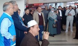 Hakkari ve ilçelerinden hacı adayları dualarla uğurlandı