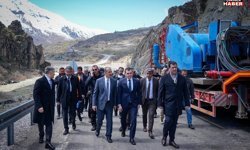 Hakkâri–Van Karayolu’ndaki Heyelan Bölgesinde Çalışmalar Sürüyor