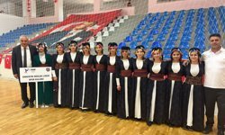 Hakkari Halk Oyunlarında Türkiye finaline yükseldi