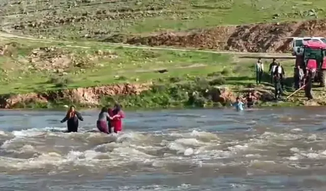 Sel sularına kapılan 3 kadın kurtarıldı, 1 çocuk kayıp