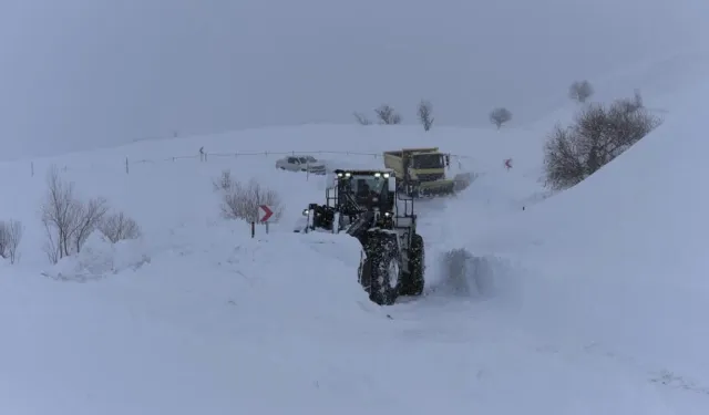 Hakkari ve ilçelerinde 31 Köy ve 66 Mezra Yolu Kapandı