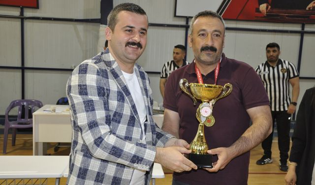 Çukurca’da öğretmenler arası bilek güreşi turnuvası düzenlendi