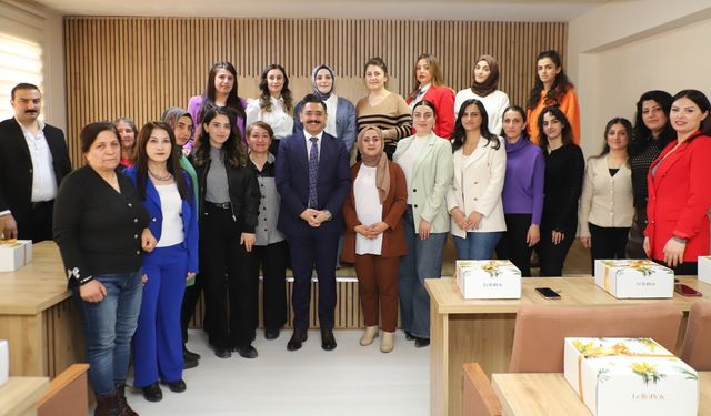 Hakkari Belediyesi’nden Kadın Çalışanlara 8 Mart Sürprizi