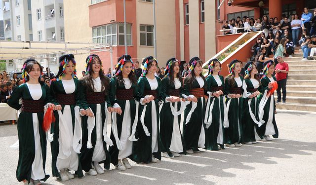Hakkari'de ilk defa ot festivali düzenlendi