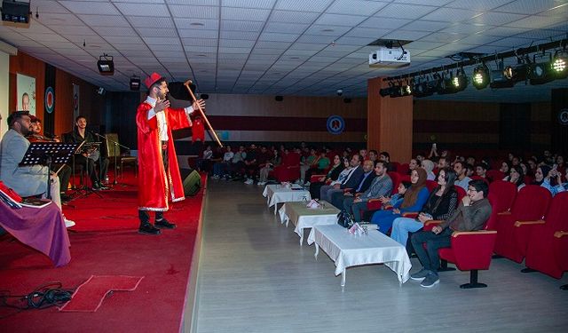 Meddah Kültürü Hakkari Üniversitesi’nde Sahne Aldı