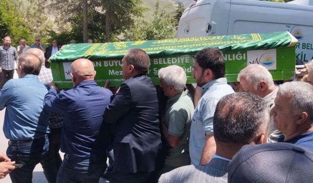 Kemal Tanyürek’e Veda: Cenazeye Yüzlerce Kişi Katıldı