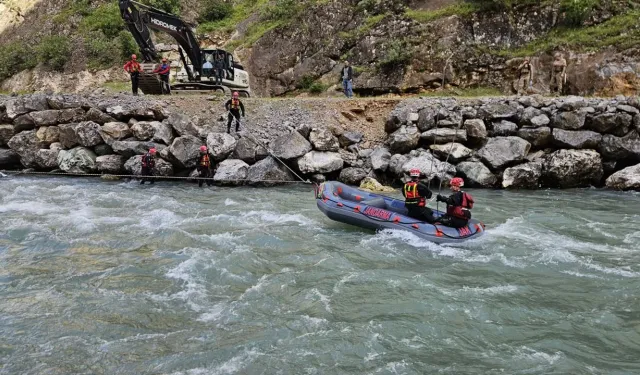 Avaşin Deresi’nde Kayıp Genç İçin Zamanla Yarış