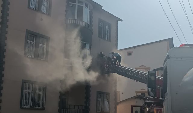 Bir Ev Alevlere Teslim Oldu