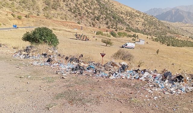 Çukurca’da Çöp Tepkisi: Bu Manzara İlçeye Yakışmıyor