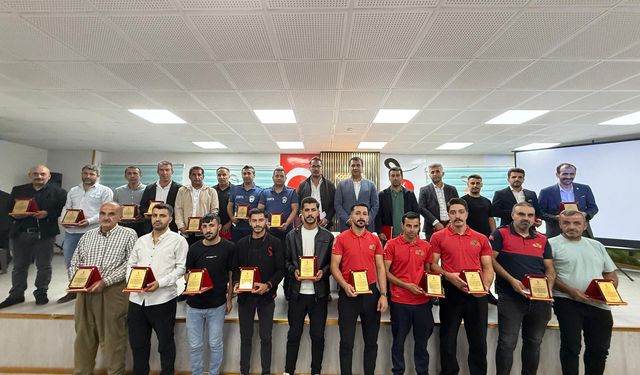 Şemdinli’de Gizli Kahramanlara Anlamlı Plaket Töreni