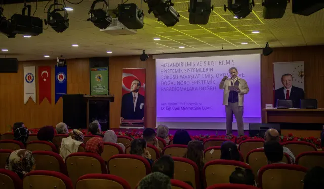 Hakkari’de aile temasıyla düzenlenen kongre devam ediyor