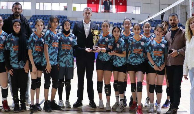 Hakkari’de Voleybol Şöleni: Şampiyonlar Belli Oldu
