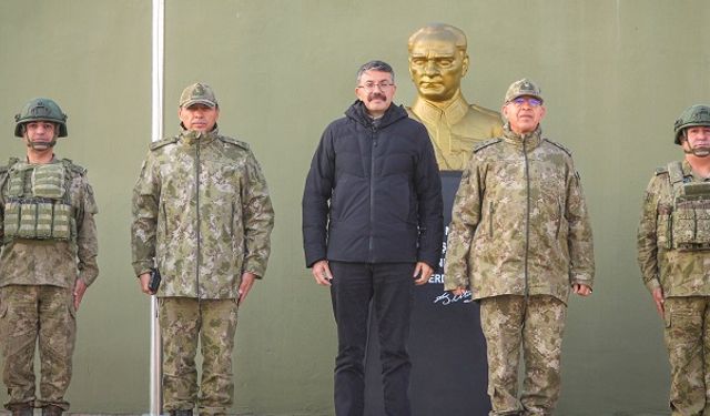 Hakkâri’de Hudut Birliklerine İnceleme ve Moral Ziyareti