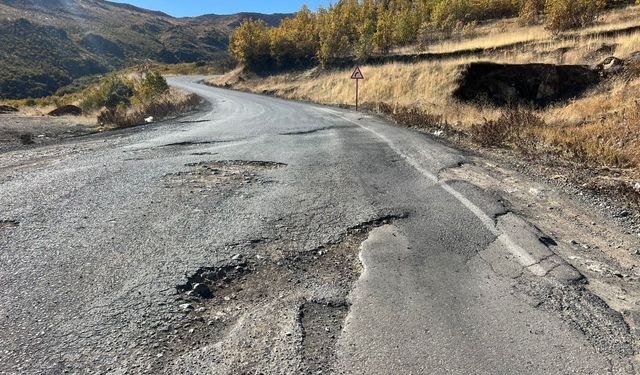 Çukurca'da Yol Sorunu Büyüyor: Vatandaşlar Çözüm Bekliyor