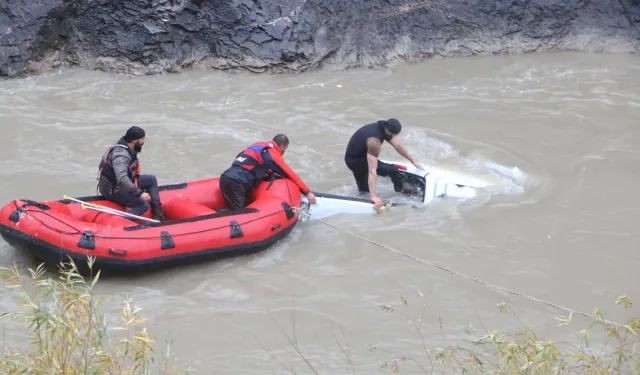 Hakkari'deki kazada 2 Kişi hayatını kaybetti