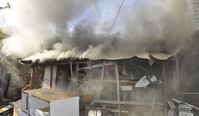Çukurca’da Ev Yangını: Can Kaybı Yok, Maddi Hasar Büyük