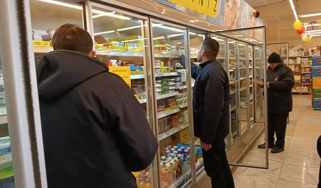 Hakkari Belediyesi’nden Marketlere Sağlık Denetimi