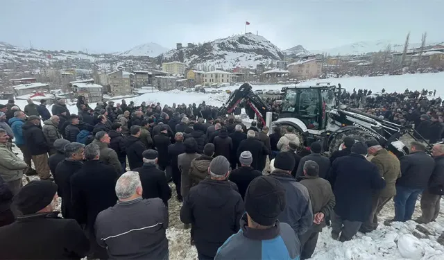Eski Başkan Kılınç Hakkari'de toprağa verildi!