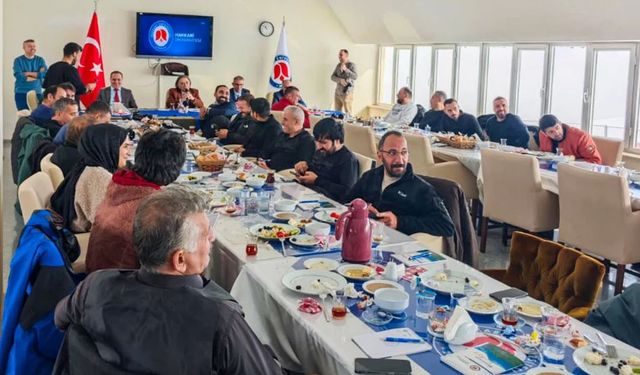 Hakkari Üniversitesi Rektörü Gençcelep, basın mensuplarıyla bir araya geldi