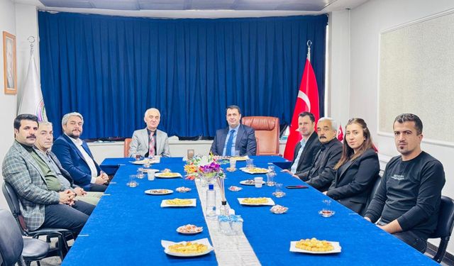 Başkan Şakar’dan Yüksekova’daki STK’lara Ziyaret