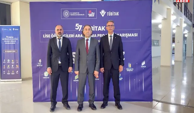 Hakkâri Üniversitesi yönetimi TÜBİTAK 2204-A Van Bölge Sergisinde jüri üyeliği yaptı