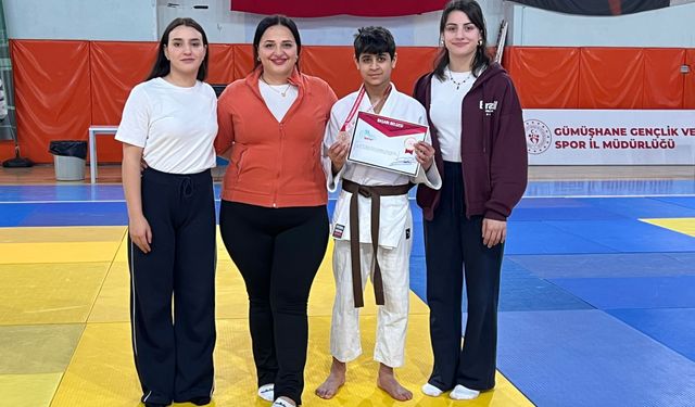 Hakkarili yıldız güreşçi Türkiye Şampiyonası’na yükseldi