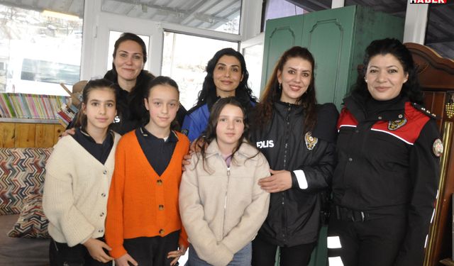 Çukurca’da Minikler Polislerle Kitap Kafede Buluştu