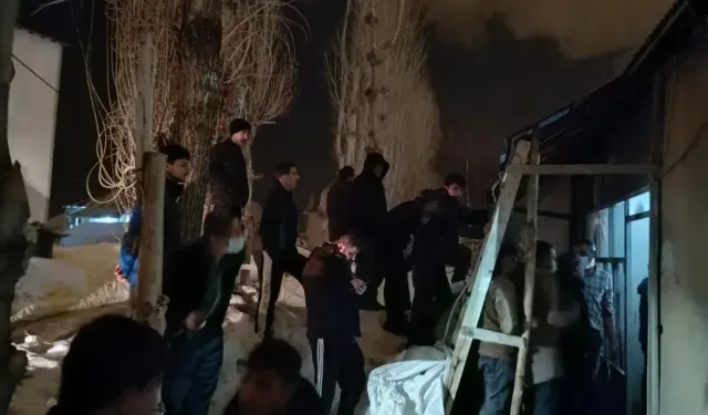 Yüksekova’da Sobadan Çıkan Kıvılcım Evi Küle Çevirdi