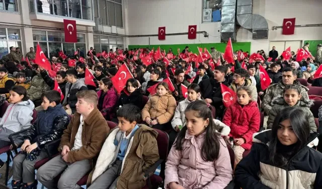 Askeri bando takımı Yüksekova’da konser verdi