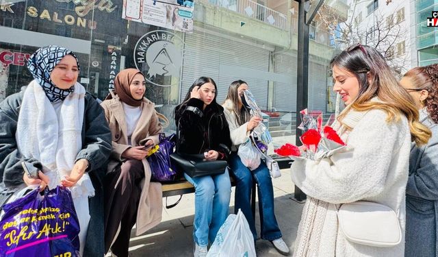 RoSSA Pilates Ekibinden Kadınlara Çiçekli Kutlama