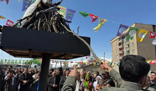 Yüksekova’da Newroz binlerin katılımı ile kutlandı