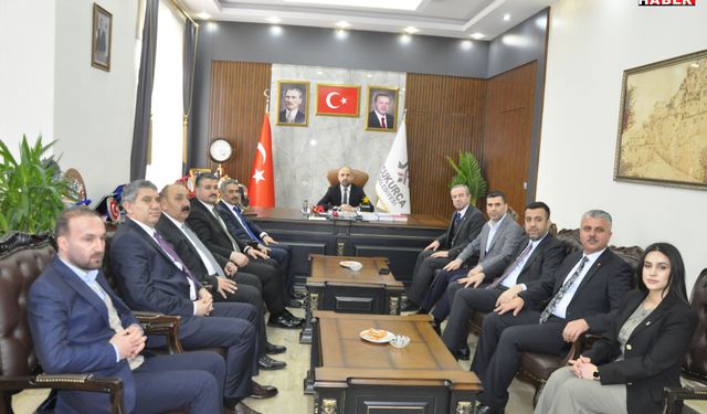 Alkayış, Çukurca ilçesini ziyaret ederek partililerle bir araya geldi.