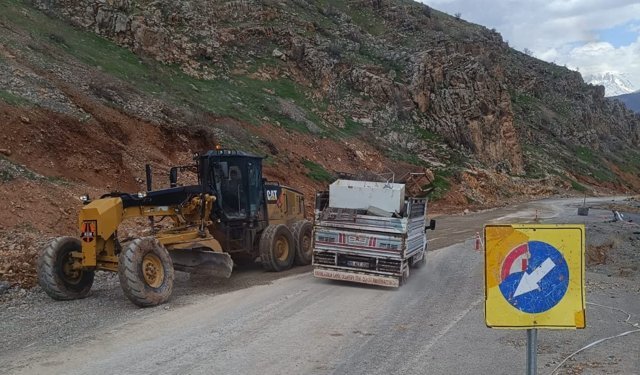Çukurca Üzümlü Yolunda Onarım Çalışmaları Başladı