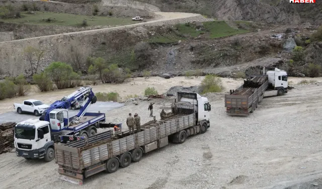 Heyelan Sonrası Kapanan Yolda Çalışmalar Hız Kesmeden Devam Ediyor