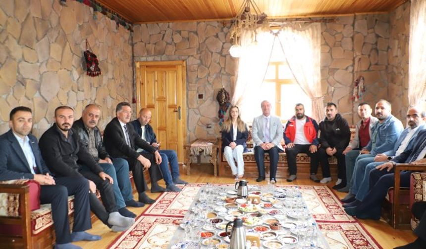 Başkan Kaya kahvaltıda gazetecilerle buluştu