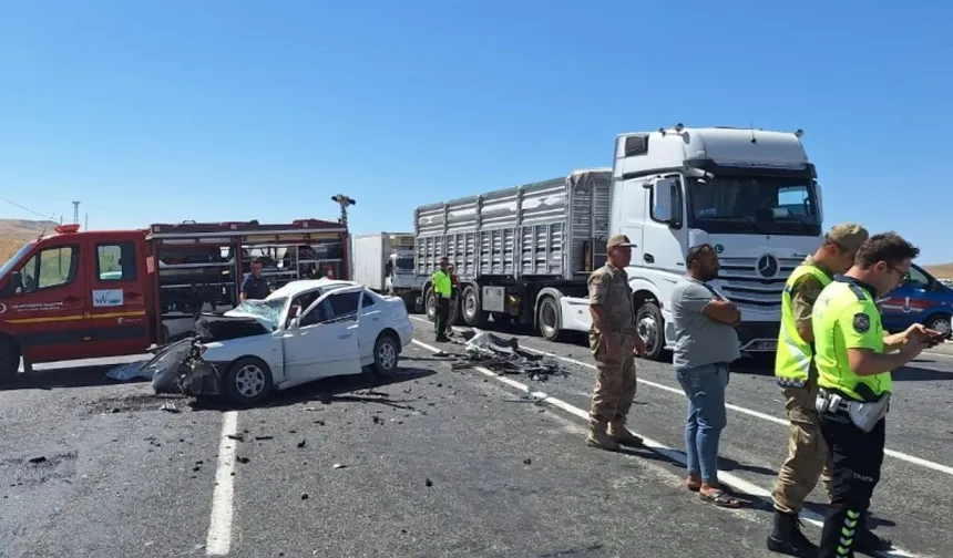 Van'da  trafik kazası: 2 ölü, 4 yaralı