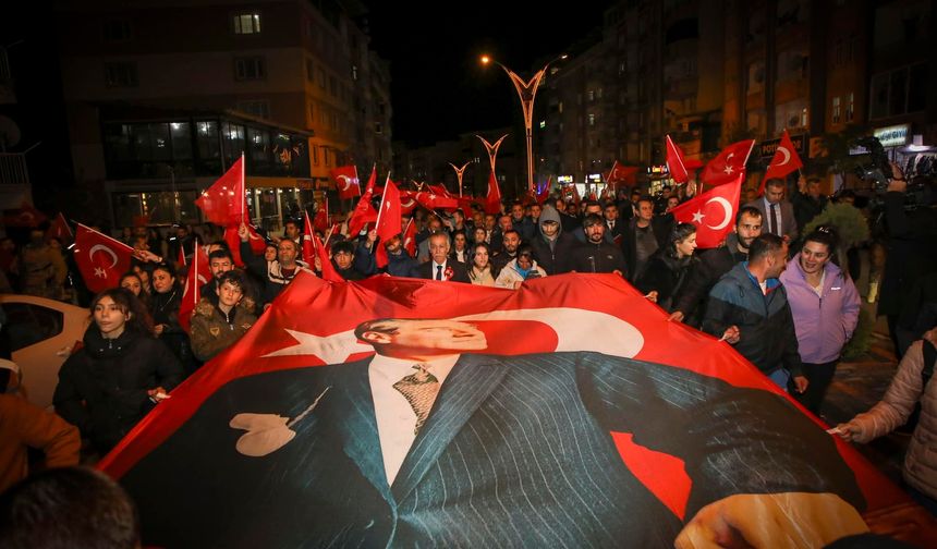 Hakkari'de 29 Ekim Cumhuriyet Yürüyüşü düzenlendi