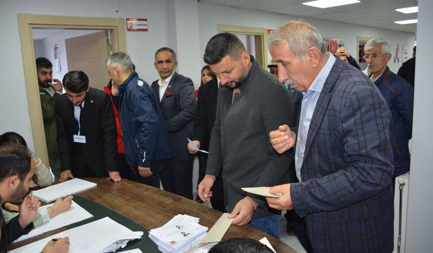 CHP'liler ön seçim için sandık başında